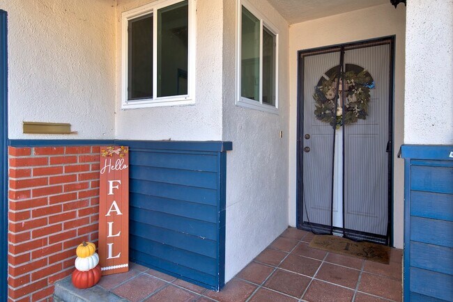 Building Photo - 595 Tanbark Terrace
