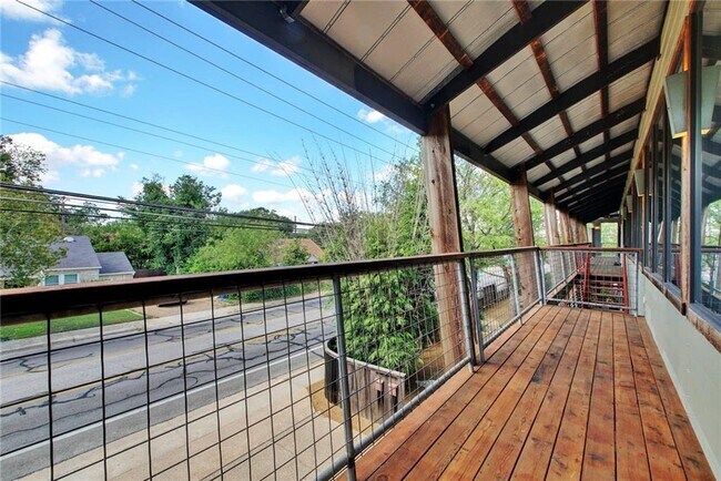 Building Photo - 1308 W N Loop Blvd