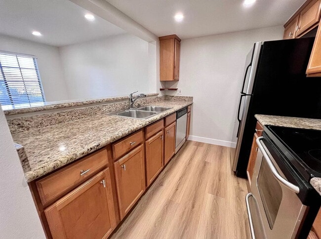 Building Photo - Sophisticated Space Designed for Comfort