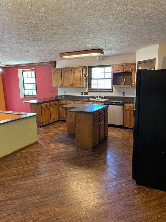 Building Photo - Available July 25th!!! No showings until June 1st