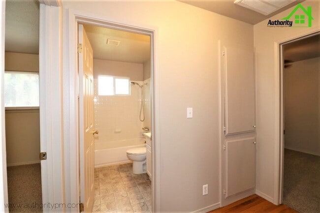 Building Photo - 3909 Mercury Dr