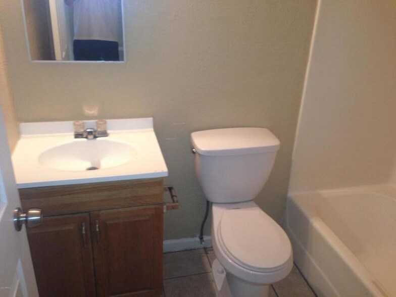 Building Photo - 235 N 93rd St