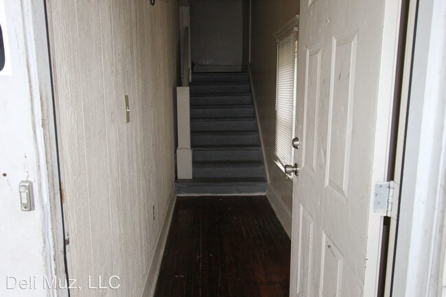 Building Photo - 1429 Judson St