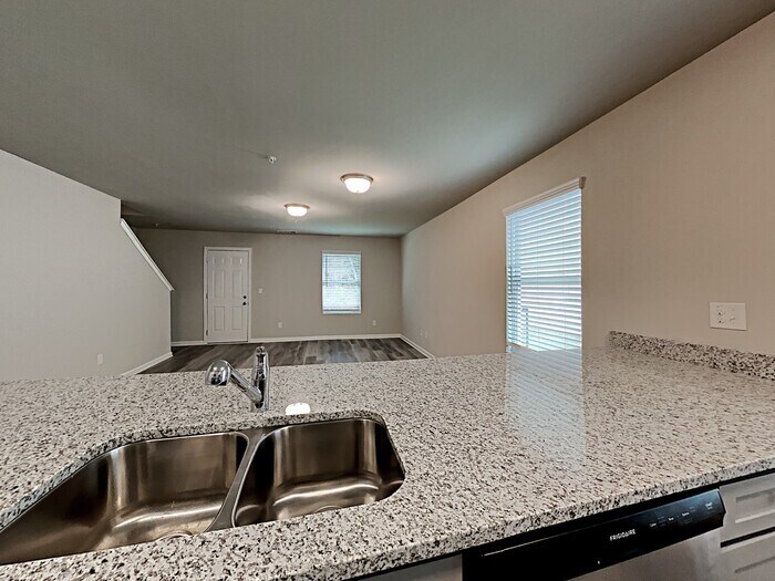Building Photo - 1054 Wedgewood Ct NE