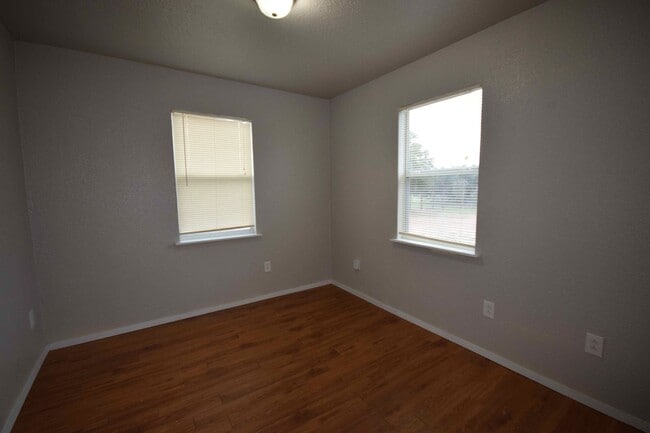 Building Photo - 3 bedroom, 2 bathroom home situated on a full acre in Gatesville with additional storage!