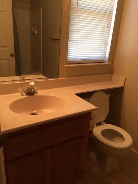 Building Photo - 384 Chestnut St