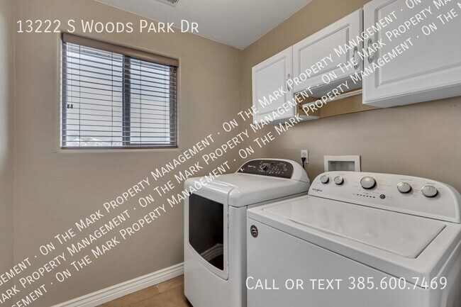 Building Photo - 13222 S Woods Park Dr