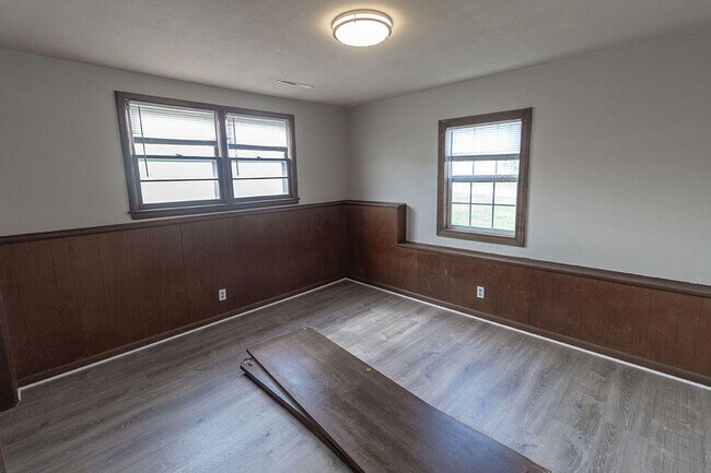 Building Photo - 1804 Sylvan Ln