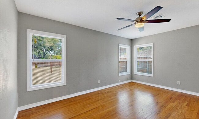 Building Photo - 1900 Hilltop Dr