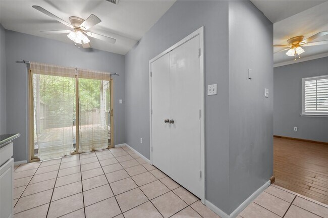 Building Photo - 11709 Lakeside Pl Dr
