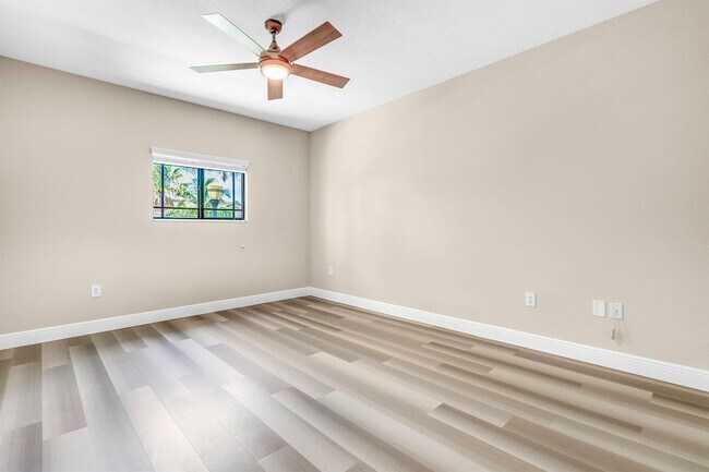 Building Photo - 2802 Sarento Pl