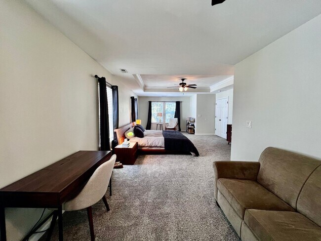 Building Photo - Charming 4 Bedroom home Near Virginia Beac...