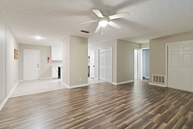 Building Photo - 235 Sunny Hills Dr
