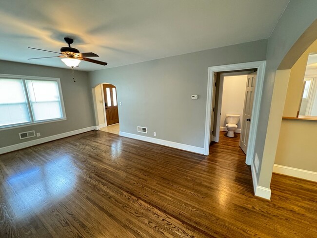 Building Photo - Beautifully Remodeled 4-Bedroom Home with ...