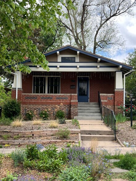 Front of house - 323 E Magnolia St