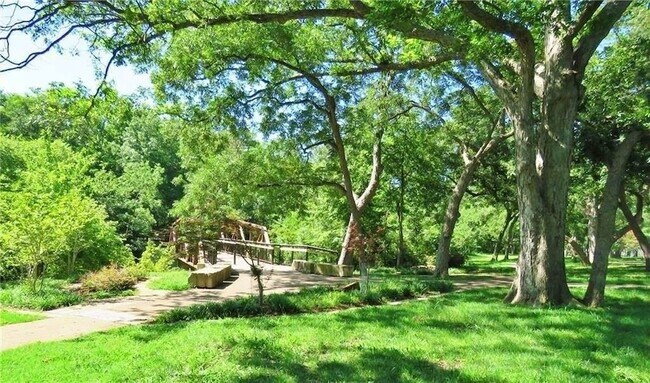 Building Photo - 2612 Cathedral Dr