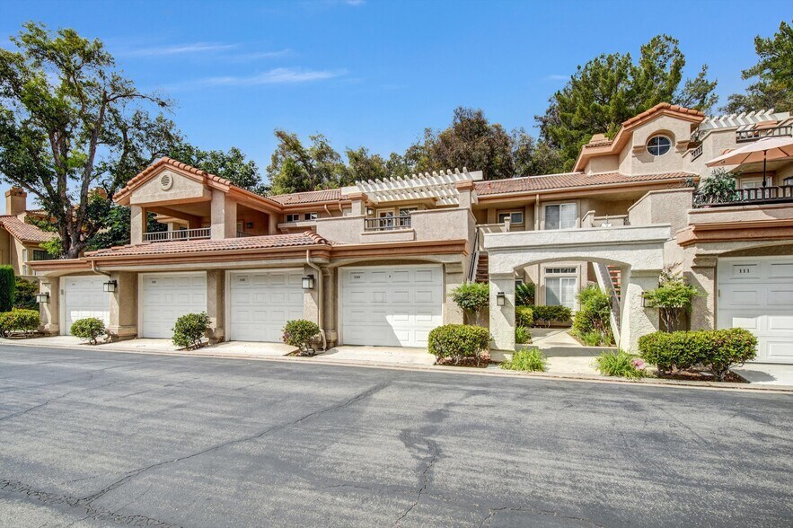 Building Photo - 23930 Arroyo Park Dr
