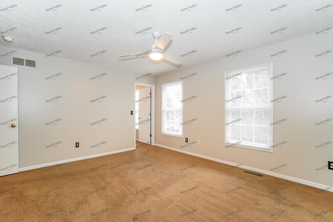 Building Photo - 2585 Fox Trail Dr