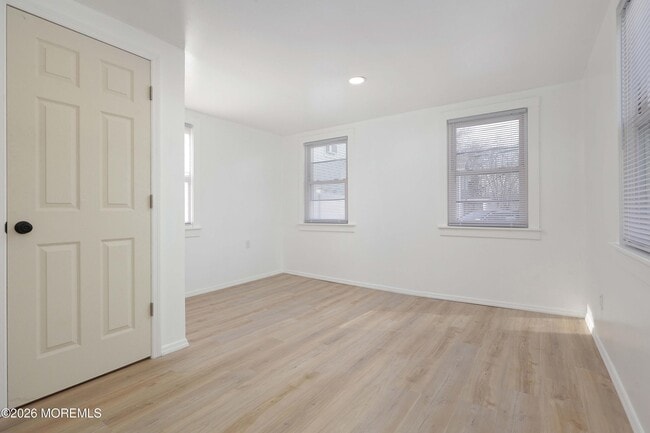 Building Photo - 12 Main St