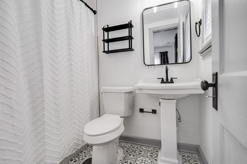 Building Photo - 1420 College Ave