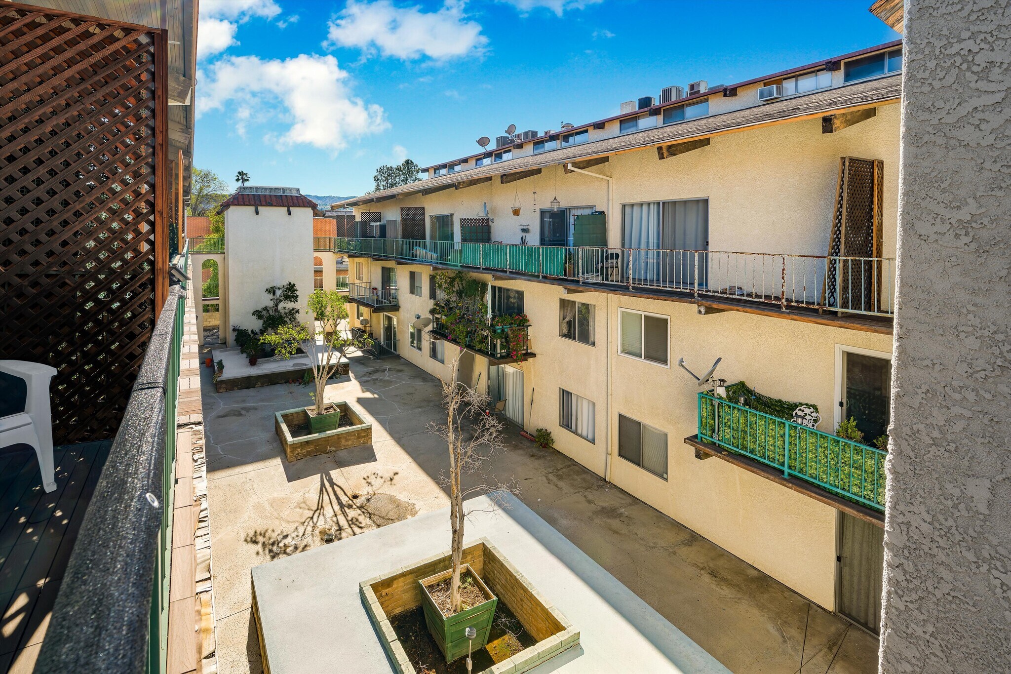 Building Photo - 5460 White Oak Ave