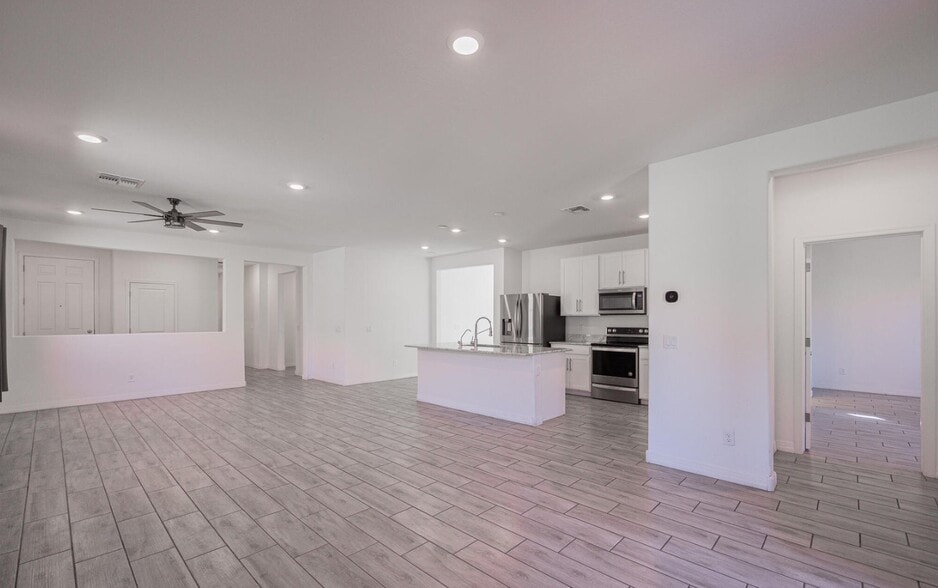 Building Photo - 5726 S 30th Gln