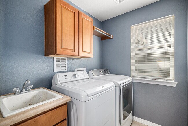 Building Photo - 8699 S Addison Way