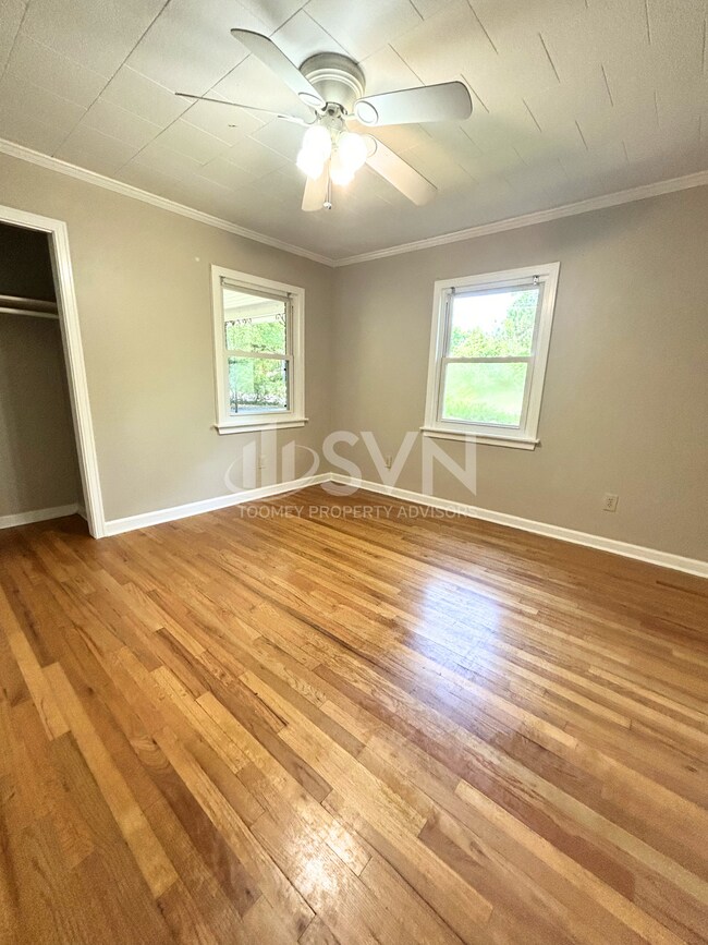 Building Photo - 2913 Riverside Dr