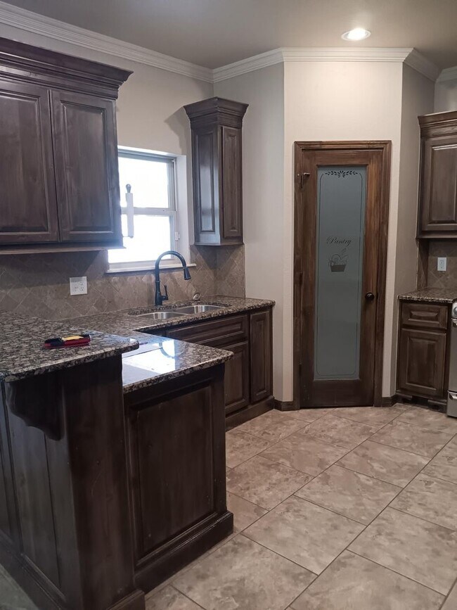 Building Photo - Hinge Property Management
