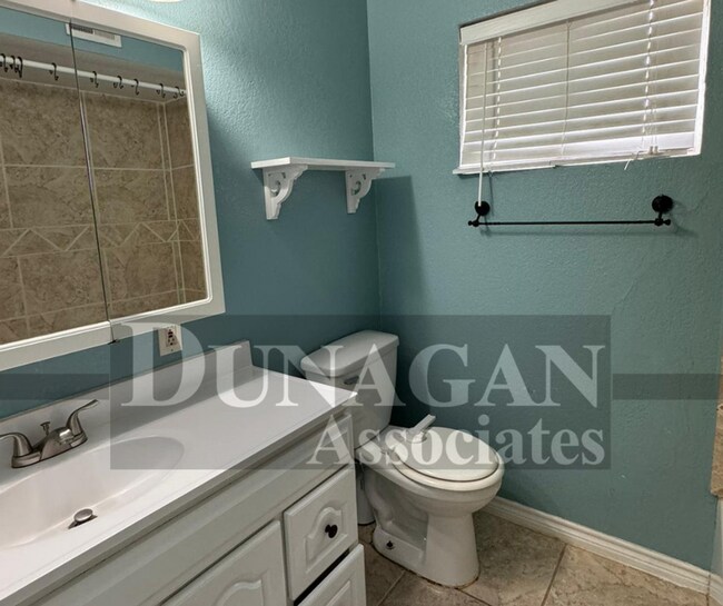 Building Photo - 4 Bedroom, 2 1/2 Bath Home