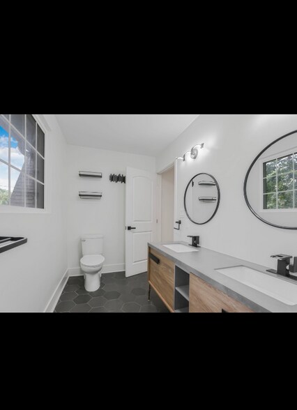 Building Photo - 2421 Airport Dr