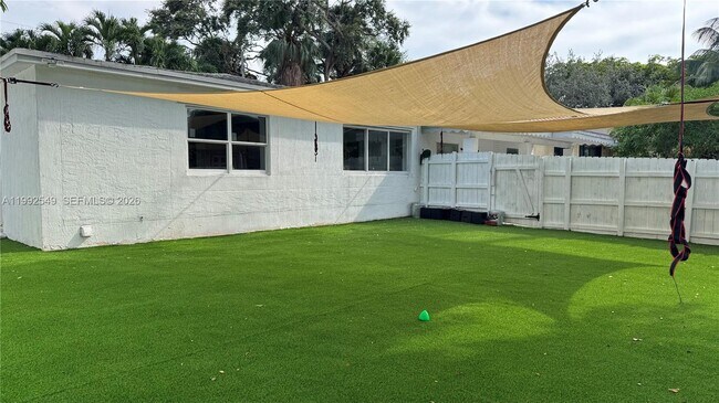 Building Photo - 181 NE 121st St