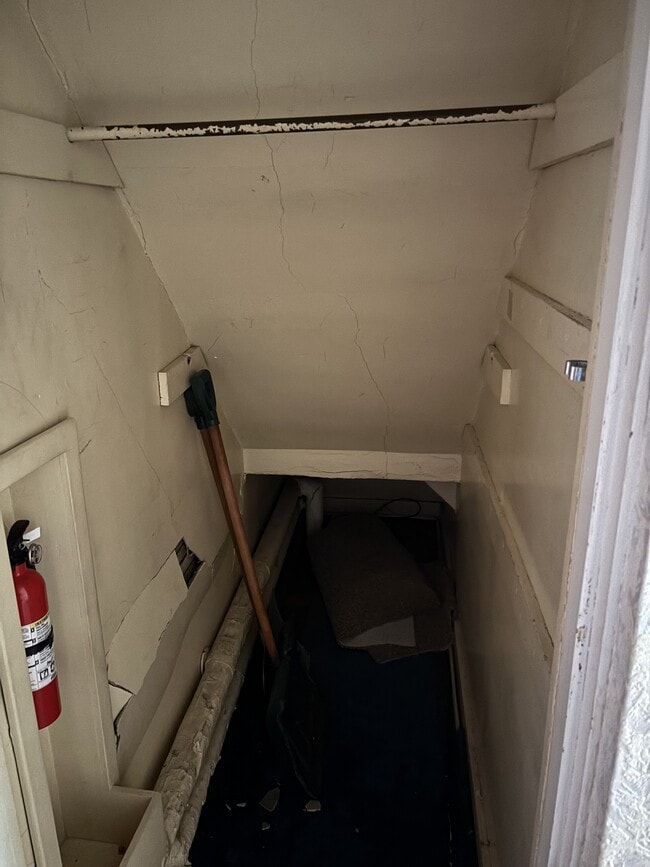 Building Photo - 2 S Vine St