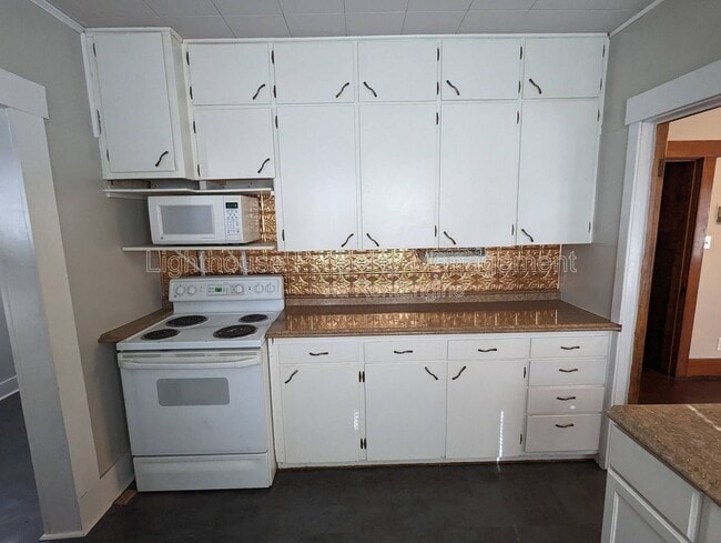 Building Photo - 449 24th St N