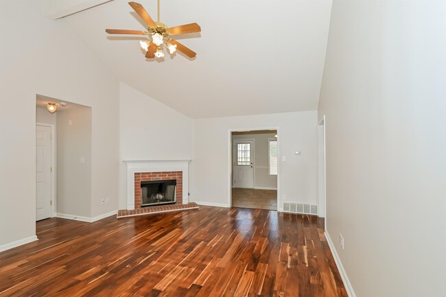 Building Photo - 9720 Lakeland Hills Cove
