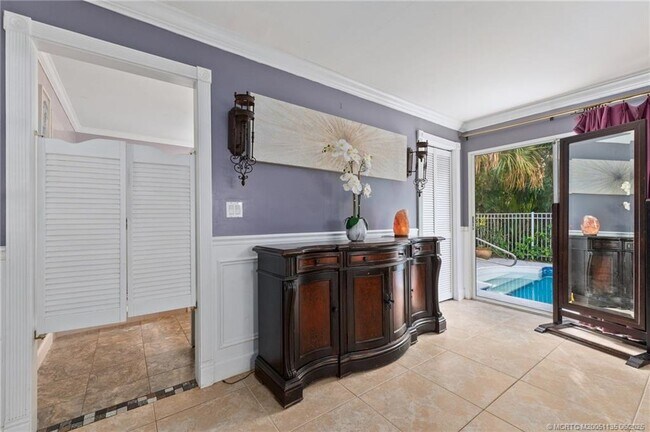 Building Photo - 508 SE Balboa Ave