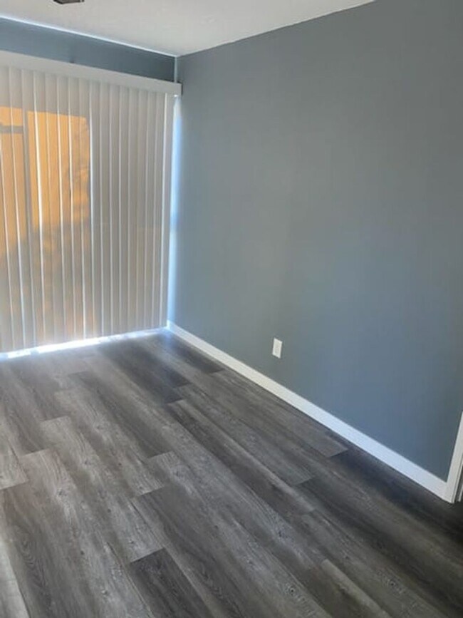 Interior Photo - 5505 Ackerfield Ave. Long Beach, CA 90805