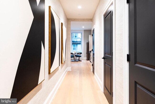 Building Photo - 200 S Broad St