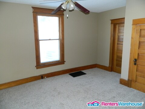 Building Photo - 1008 S Jefferson Way