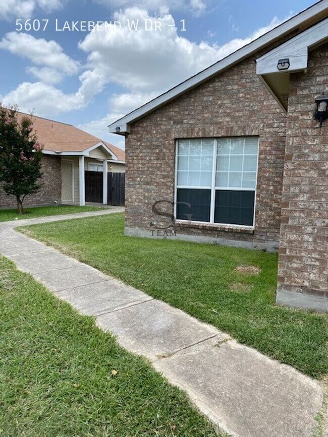 Building Photo - 5607 Lakebend W Dr