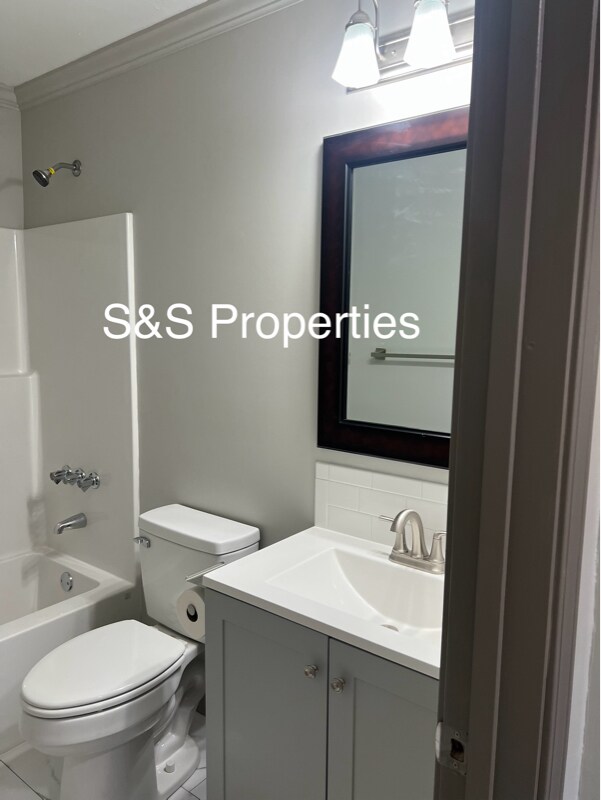 Building Photo - 5326 W 11th Pl