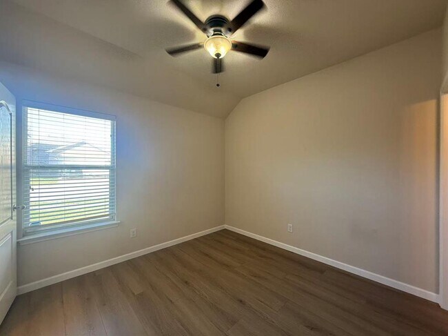 Building Photo - 2701 Pedernales Falls Dr