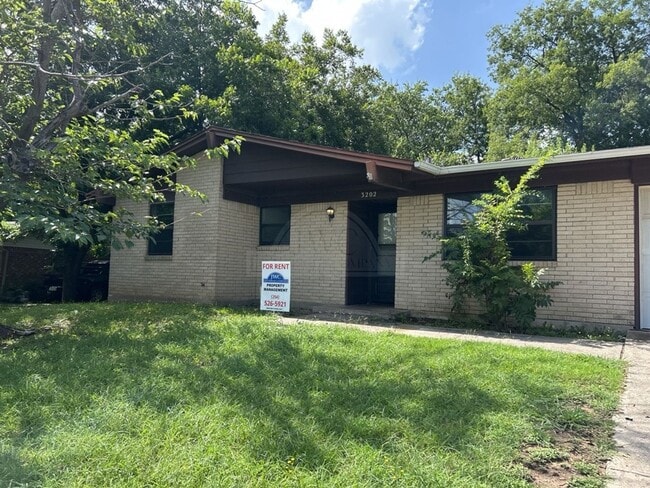 Primary Photo - 3202 Brookbend Dr