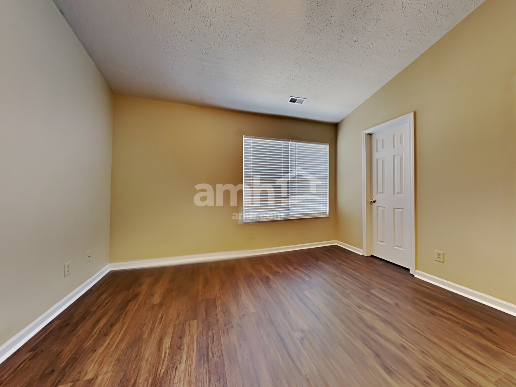 Building Photo - 5843 Glen Haven Blvd