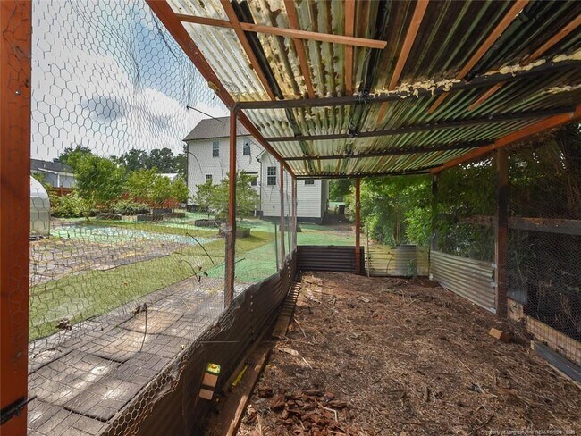 Building Photo - 723 Lindley Dr