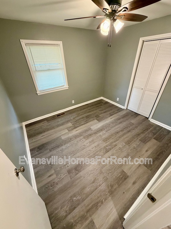 Building Photo - 120 Leslie Ave