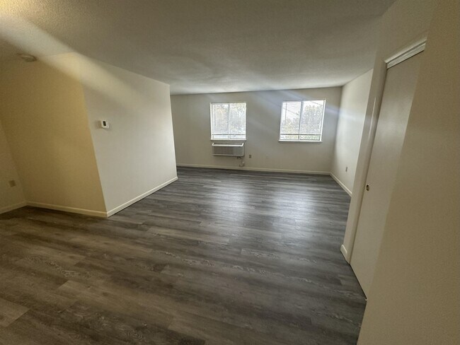 Building Photo - 16 Manning St