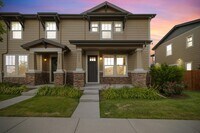 Building Photo - Outstanding Townhome W/ Large 3 Bed- 2.5 Bath and 2-Car Garage!