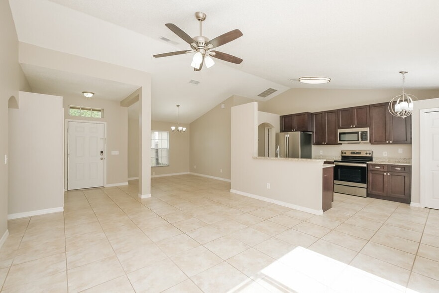 Building Photo - 5616 Brookdale Way