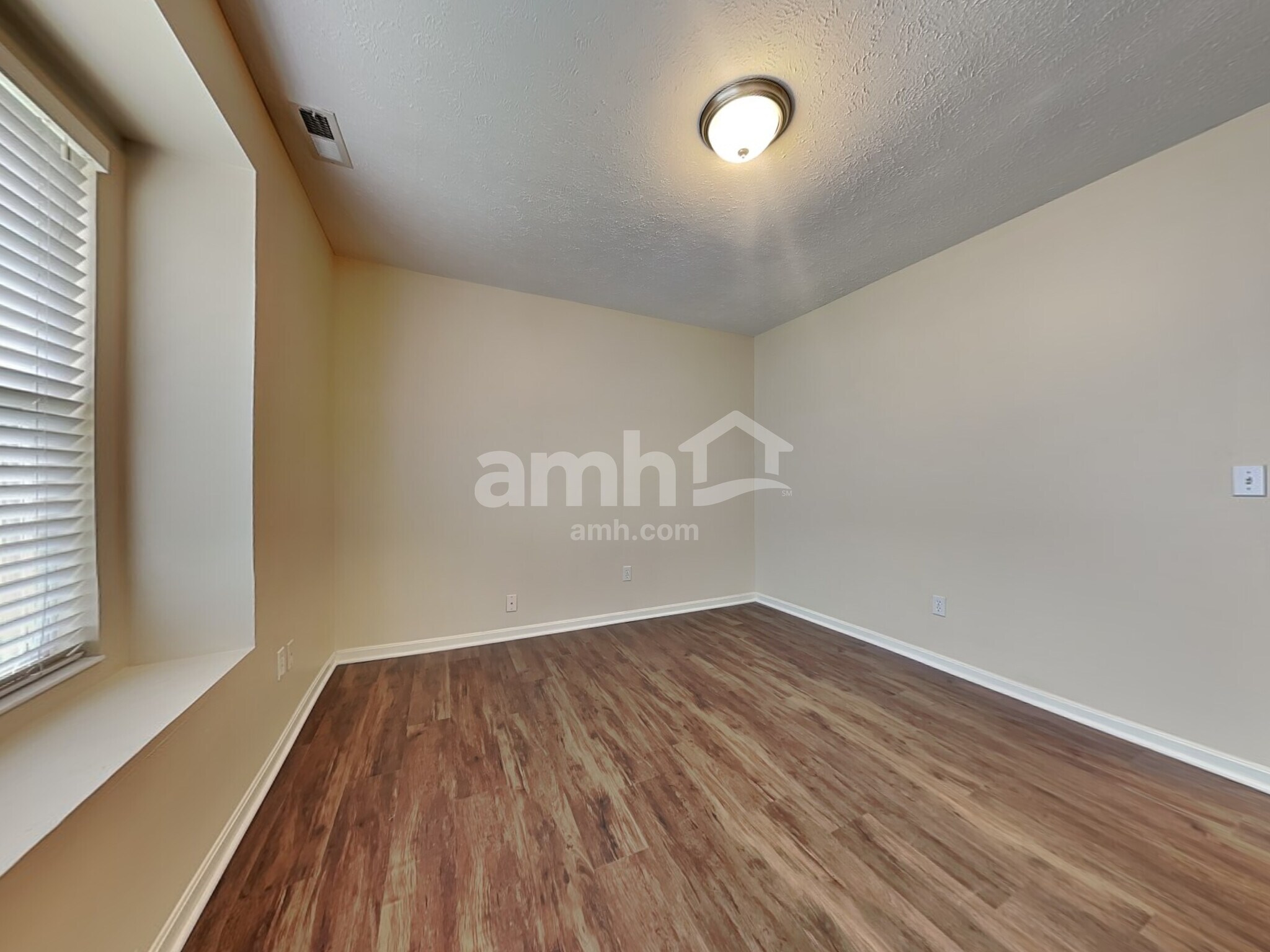 Building Photo - 682 Whippoorwill Dr